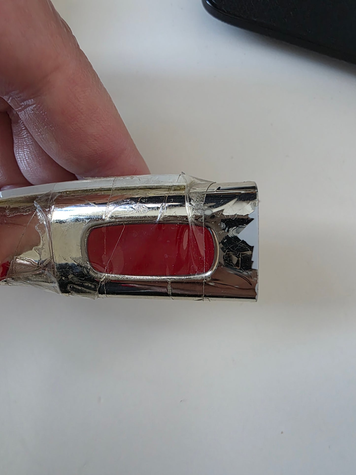 Лаковая/Глянцевая помада L'Oreal Paris L'Extraordinaire в оттенке 301 Rouge Soprano 6ml